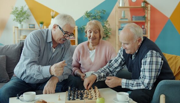 Activos en la tercera edad (por María Etxezarreta).
