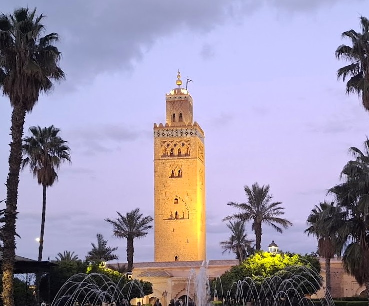La mezquita Koutoubia: verticalidad, poder y silencio en el corazón de Marrakech, (por Esther  Roso)